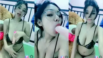 Cewek Berkamata Ngemut Dildo Live Video by SpankBang Cewek Berkamata Ngemut Dildo Live Video by SpankBang