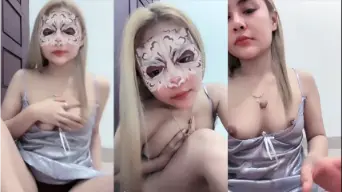 Si Pirang Cute Pamerin Uting Nenen Video by PornOne Si Pirang Cute Pamerin Uting Nenen Video by PornOne