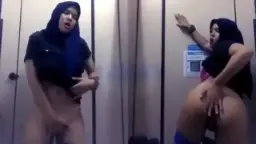 Hijab Sange di Kamar Mandi Video by IXXX